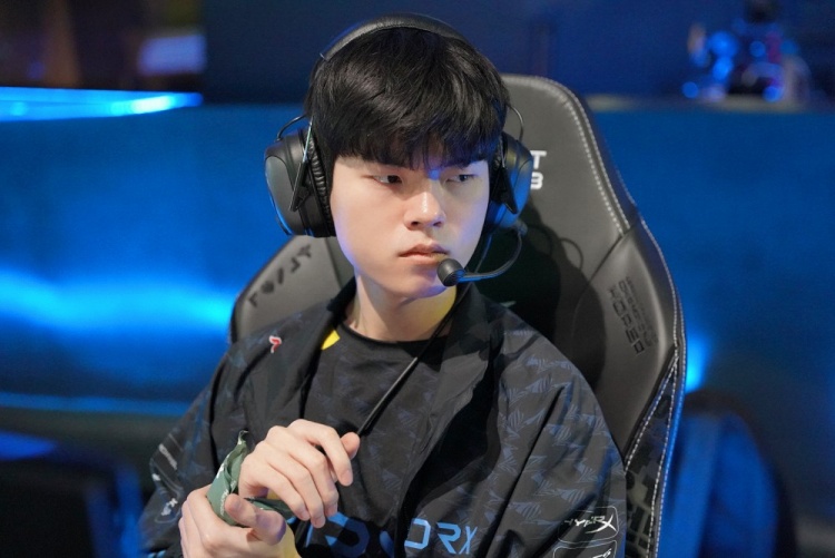 在被逼到边 在被逼到边